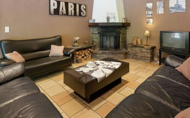 Modern Holiday Home in Waimes near Lake