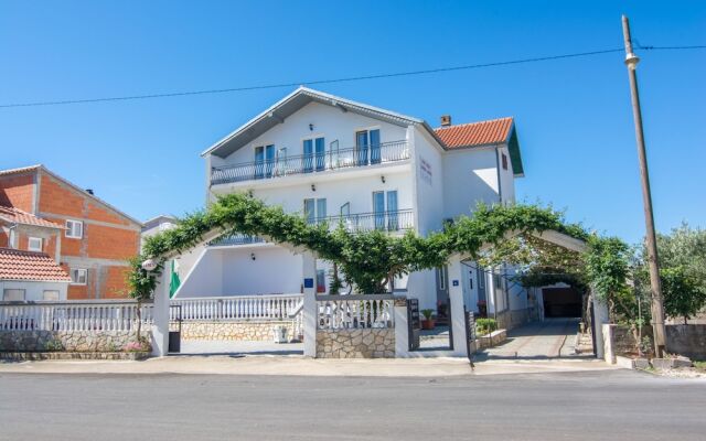 Bed & Breakfast Maki