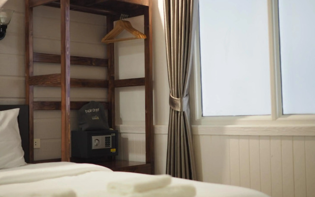 Mangoes Guesthouse
