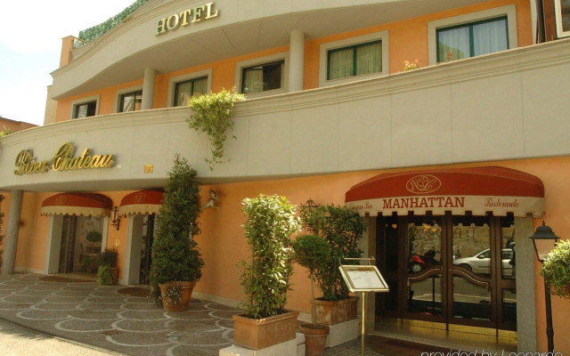River Château Hotel