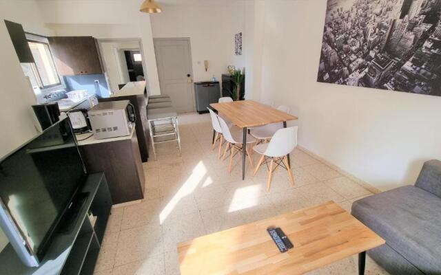Cozy Beach Apt / 100 MBit+ Netflix / Near Airport