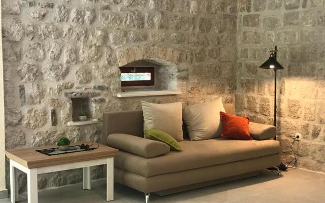 Stone house 264