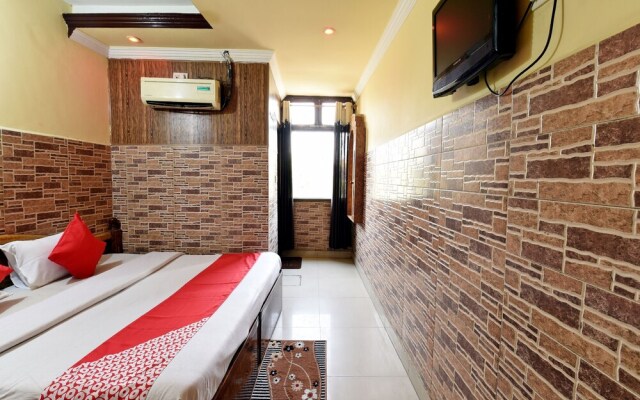 OYO 19541 Hotel Jammu Palace