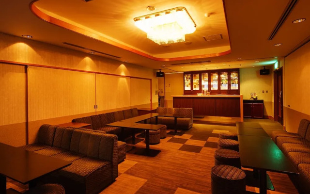 Hotel Hoho "A hotel overlooking the Echigo Plain and the Yahiko mountain range"
