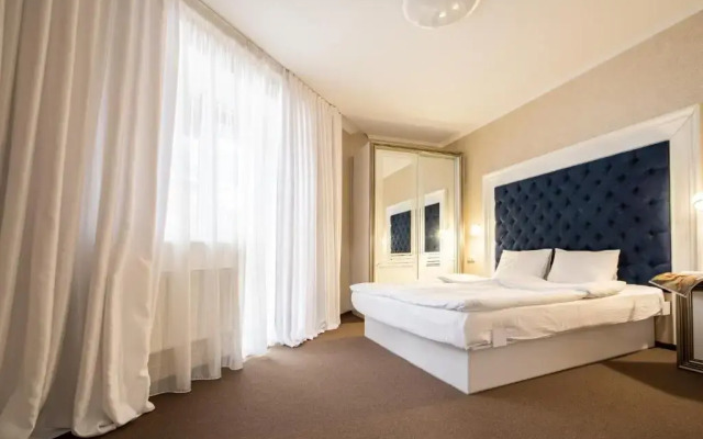Private Rooms in Hotel Lift 1R