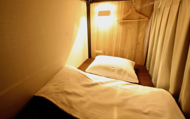 Namba Guesthouse HIVE - Hostel – Guest Rooms – Osaka