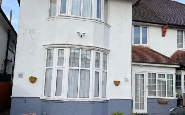 Lovely 1 Bedroom Apartment with Free Parking