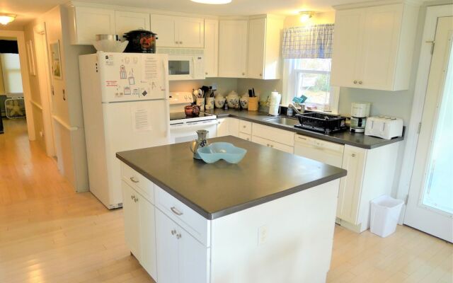 563 Pleasant Lake - 4 Bedroom House