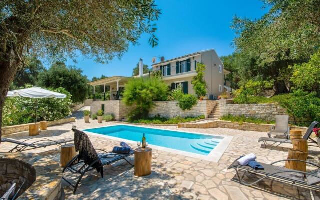 Maritina Villa - 2 BR House Surrounded by Olive Groves