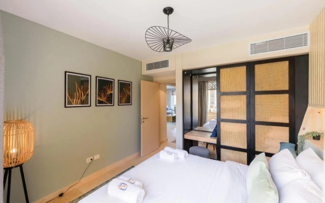Elegant & Edgy 2 BR w Beach & Pool Mangroovy