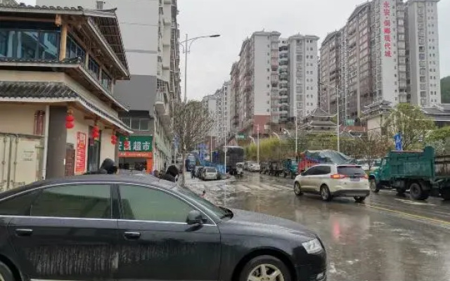 Vienna Hotel (Sanjiang Bell Tower Bird's Nest Distribution Center)