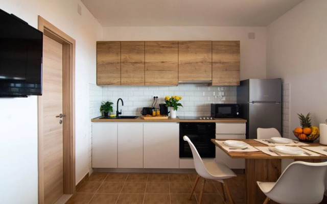 All New Sea View Apartment Moderna