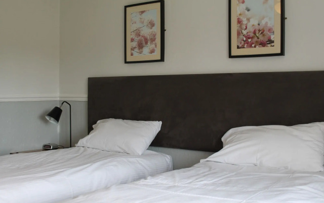 Oak Farm Hotel