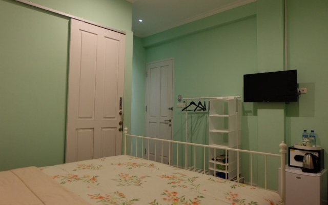 Sweet Peach House – Guest Rooms – Mataram