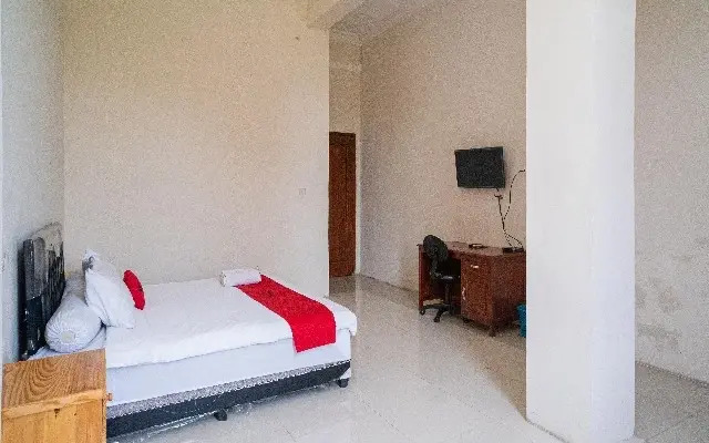 RedDoorz near Universitas Merdeka Malang 2