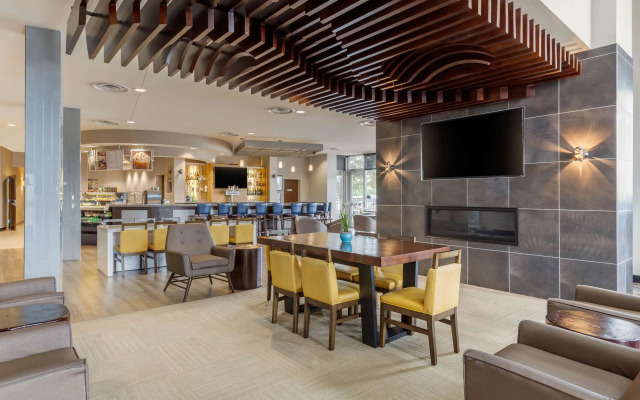 Cambria Hotel Denver International Airport