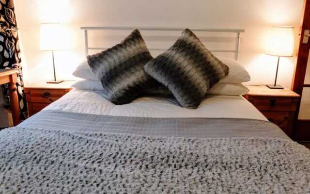 1 Bedroom Apartment Near The Old Town