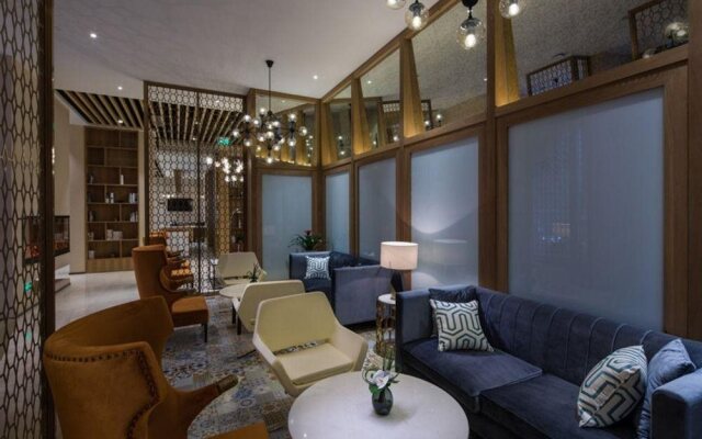 Prolit Hotel (Dazhou Luofu Square Railway Station)