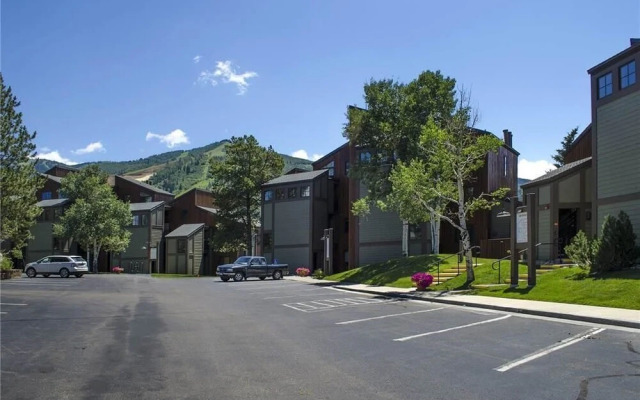 West Condominiums - W3204