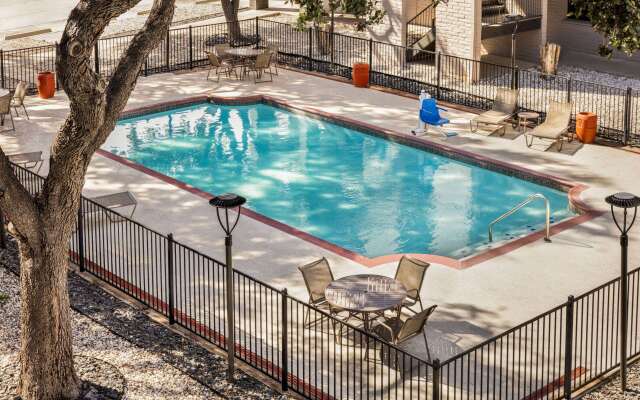 La Quinta Inn by Wyndham San Antonio I-35 N at Toepperwein