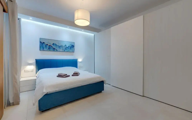 Luxury Apartment with Valletta and Harbour Views
