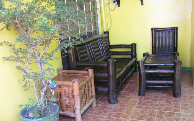 Drifters British Pub and Apartelle