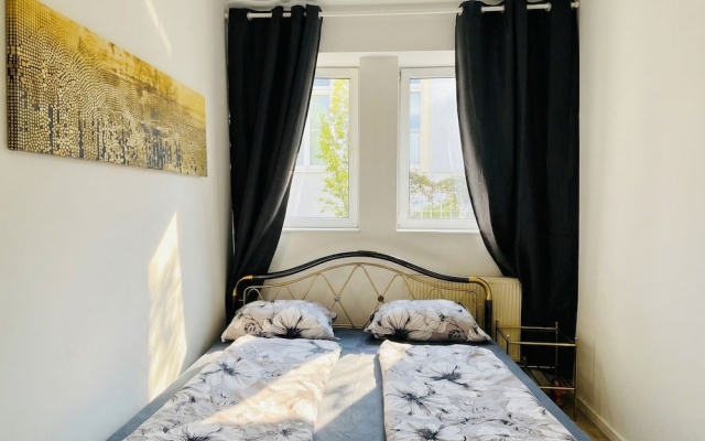 Cozy 2BR and Living Room Apt for 6