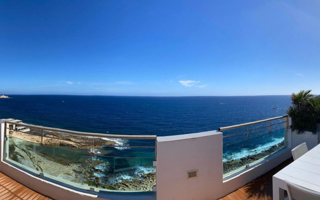 Magnificent Seafront 2-bedroom Sliema penthouse