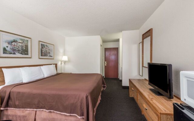 Baymont by Wyndham Iowa Lake Charles