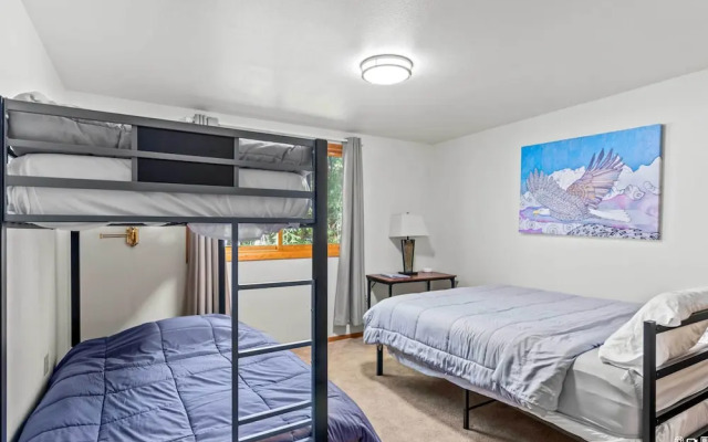 On-site Kenai River Fishing: Soldotna Apartment!