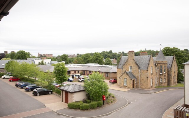 5 Riverside Gardens
