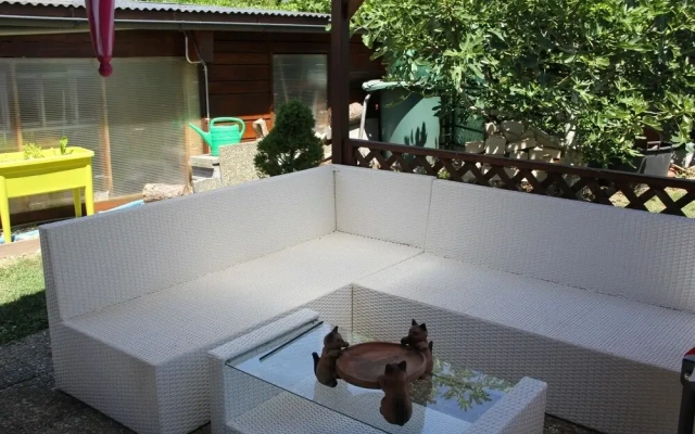 Studio in Bevaix, With Pool Access, Enclosed Garden and Wifi