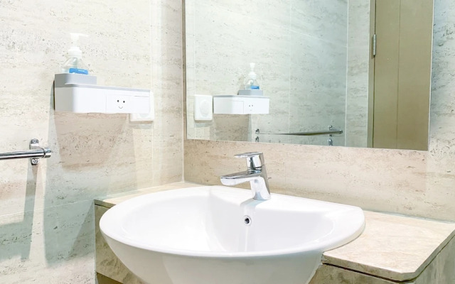 Comfort And Nice 1Br Apartment At Gold Coast