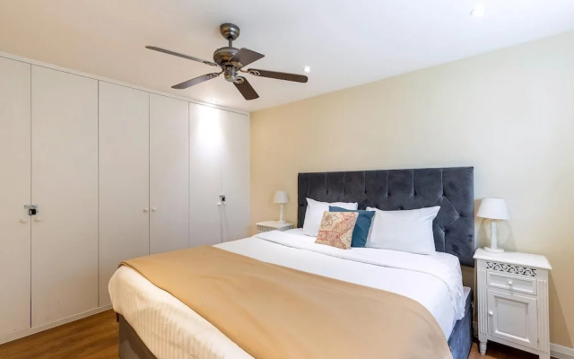 Elegant Two Bedroom Flat in Redcliffe Gardens