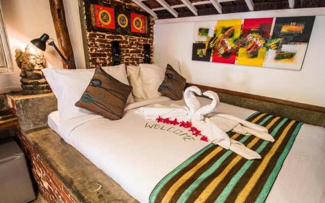 Hobbit's House Homestay