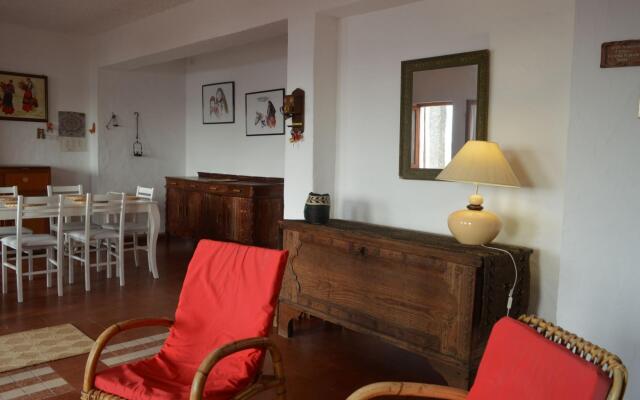 Seafront holiday home twenty meters from the western shore of Sardinia in S'archittu Beach-Casa del Giglio