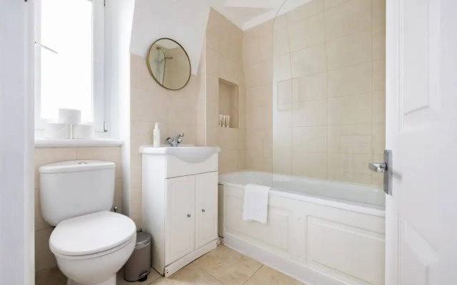 The Vauxhall Bolthole - Elegant and Bright 2bdr Flat