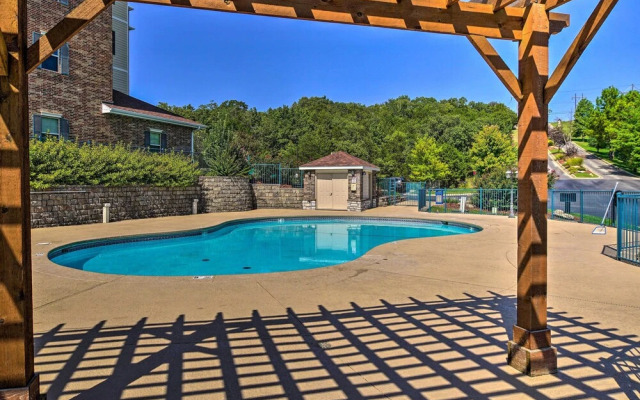 7 Mi to Silver Dollar City! Condo w/ Lake Access