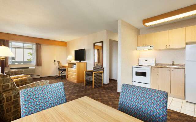 Days Inn by Wyndham Victoria Uptown