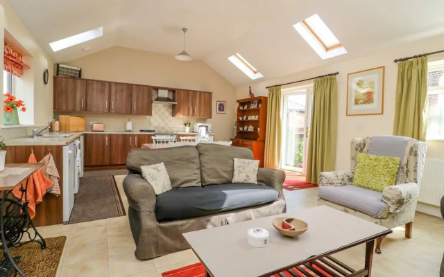 1 Pines Farm Cottages