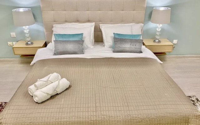 Whitesage - Lakefront Apartment Amidst Parks With Lake Access