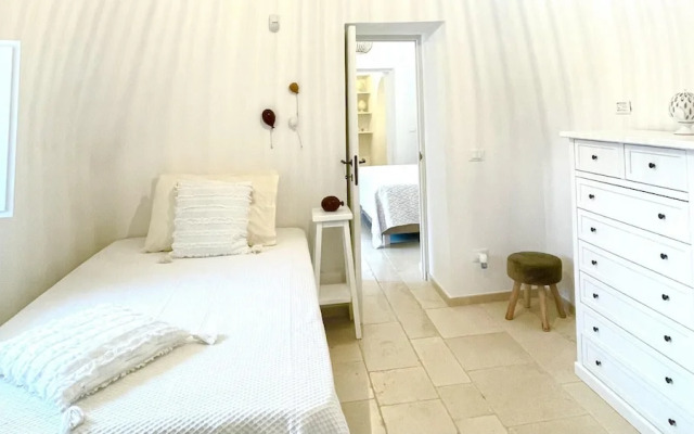 Trulli Di Pone in Cozzana
