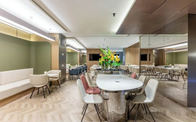 Holiday Inn Express Shanghai Jing'an Temple by IHG