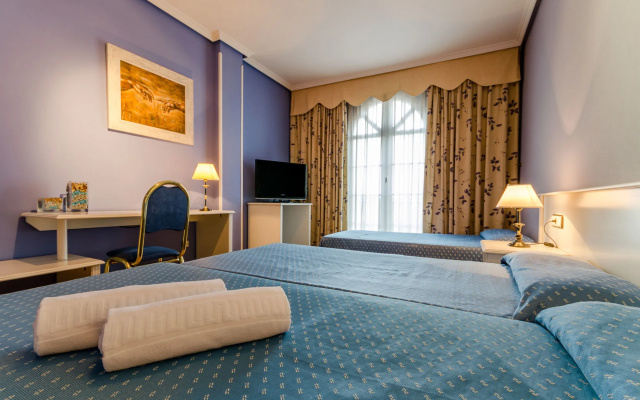 Hotel  Madrid Parla