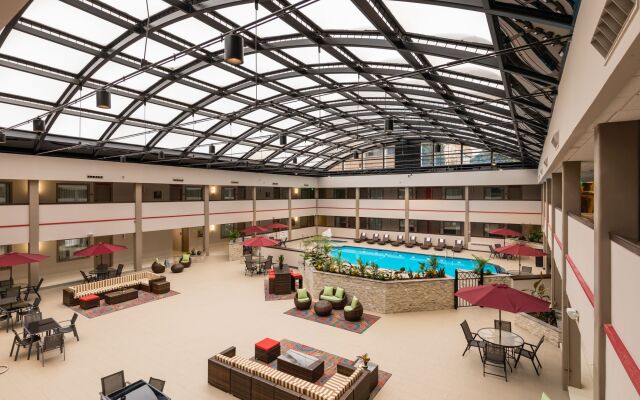 Holiday Inn Milwaukee Brookfield by IHG