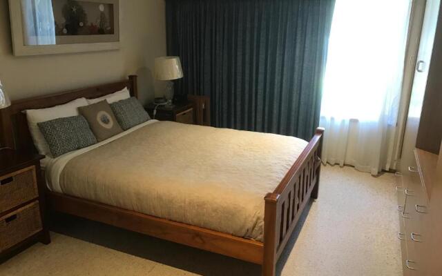 Lakeside Chalet & Studio