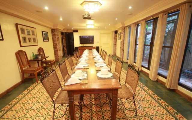 Roxas President's Inn