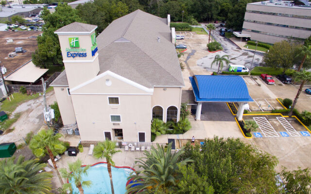 Holiday Inn Express Houston N-1960 Champions Area