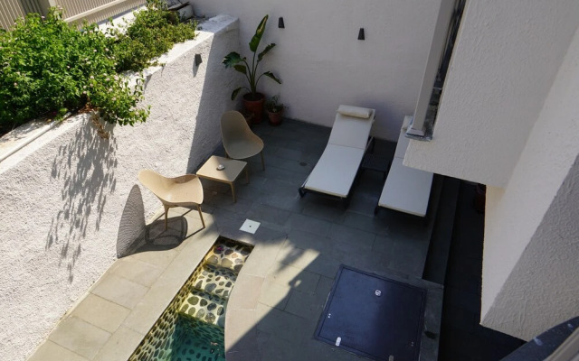 Icon Beach Suites Hotel