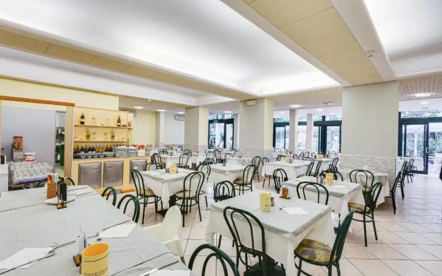Gadames Hotel - Lunch on the Beach